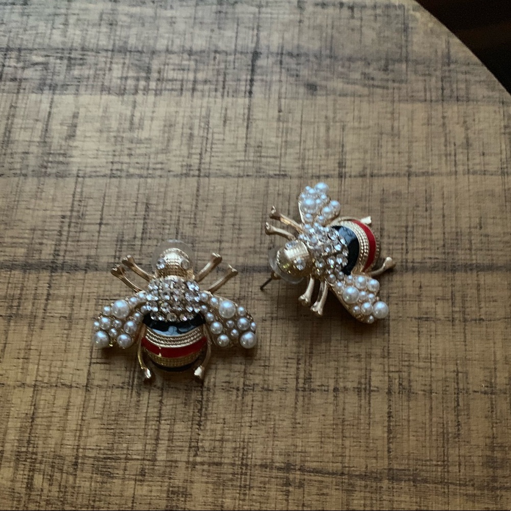 🐝 🐝 queen Bee boutique earrings